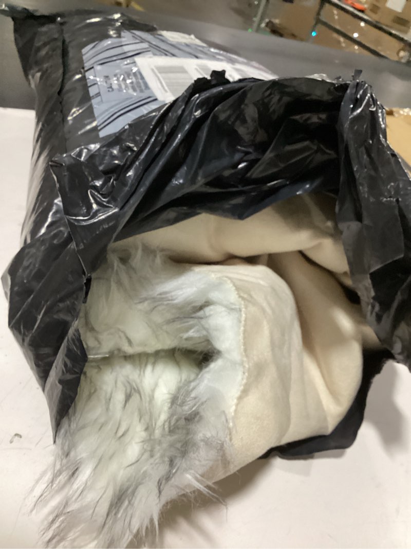Condition photo showing Good Condition for duduta black white rectangle faux sheepskin rugs for bedroom living room, fluffy shag faux fur carpet washable 3x5 ft