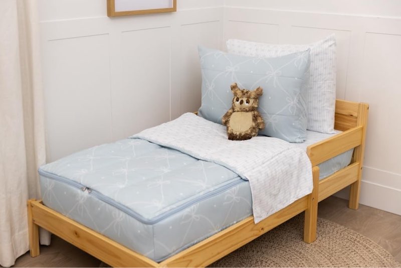 Beddy's Bow & Ribbon Themed Durable Zipper Bedding for Kids, Bed in a Bag, Baby Blue Comforter & Whi