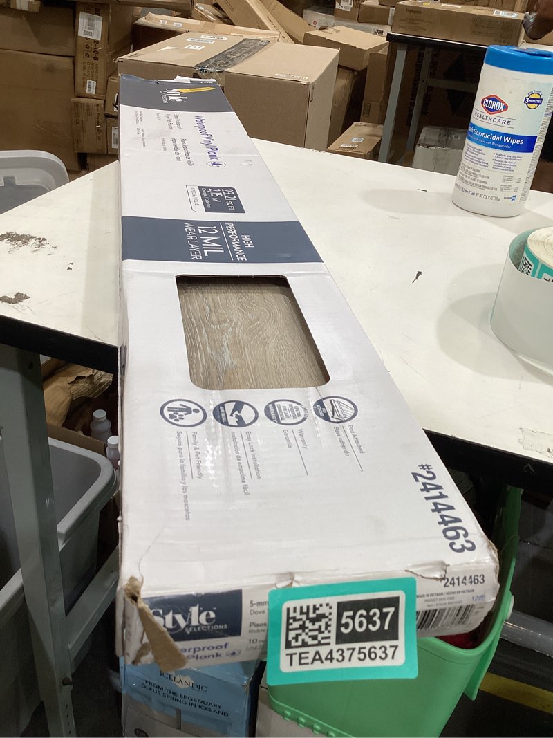 Condition photo showing Good Condition for style selections dove tail oak 12-mil x 7-in w x 48-in l waterproof luxury vinyl plank flooring ( 23.2