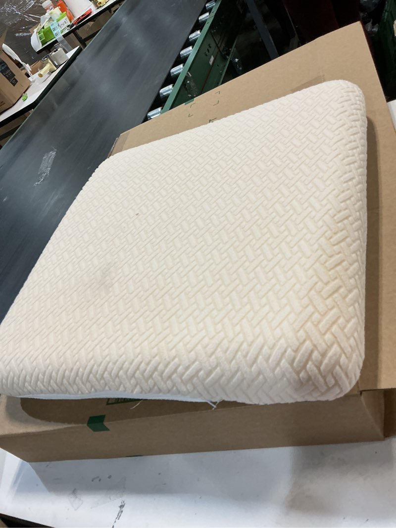 Condition photo showing Good Condition for ((Similar))Zinus Ultra Cooling Gel Memory Foam Bed Pillow