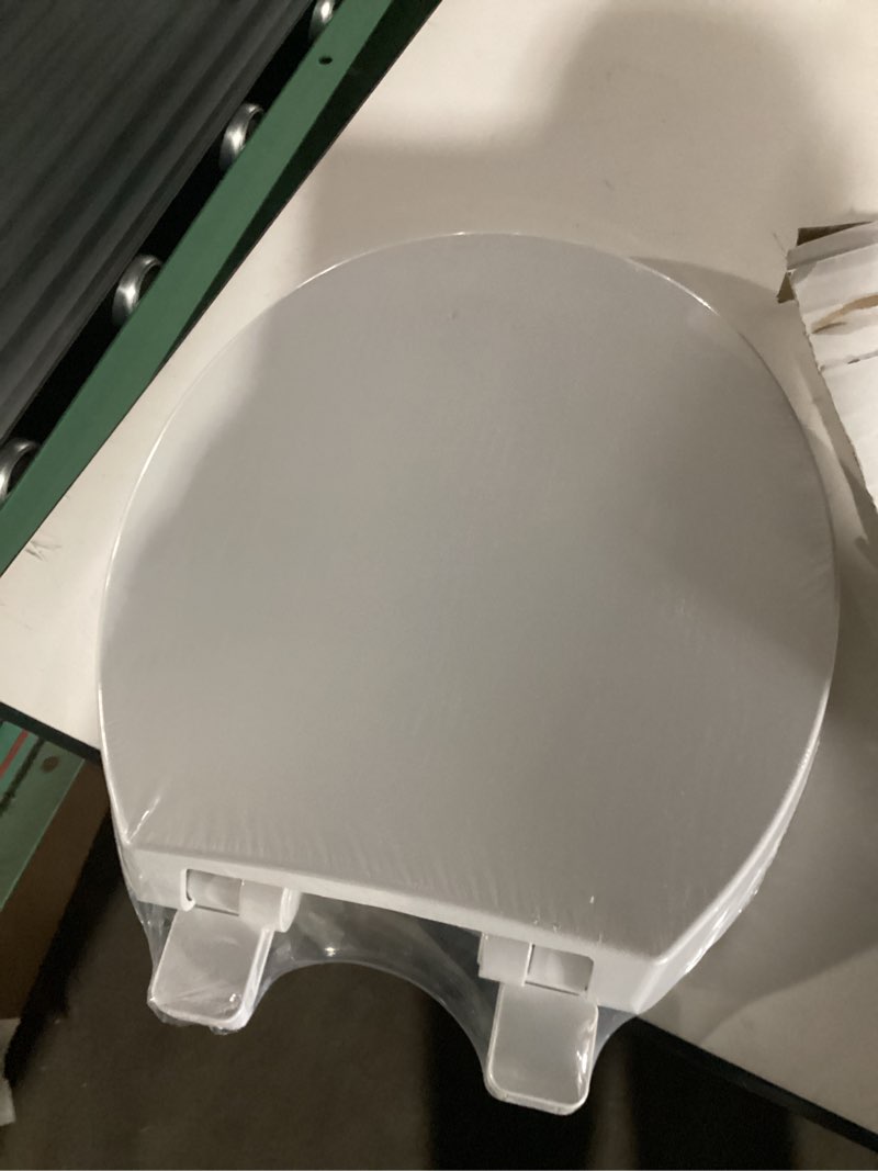 Condition photo showing Good Condition for Round Toilet Seat, Standard 16.5” Slow/Soft Close Round Toilet Seat for Round Toilets, No-Slam Quiet-Close Lid, Easy-to-Install, White, Durable Never-Loosen Design White Round(Standard)