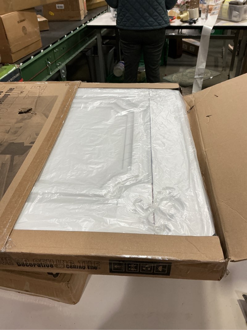 Condition photo showing Good Condition for Art3d Drop Ceiling Tiles 24x24 in White (12-Pack, 48 Sq.ft), Wainscoting Panels Glue Up 2x2 24"x24" White