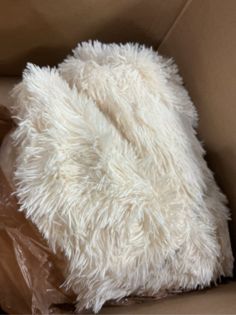 Condition photo showing As Is for EMME Luxury Fuzzy Duvet Cover Set King Size Fluffy Comforter Cover Set for King Bed 2 Pieces Shaggy and Plush Soft Bedding Duvet Covers (Cream White, King) 03-cream White King/Cal. King