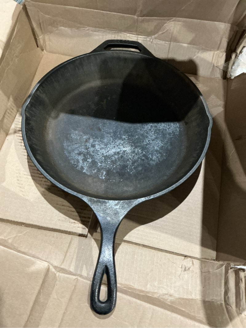Condition photo showing As Is for chicago hardware foundry chf cast iron skillet #5 diamond logo double spout
