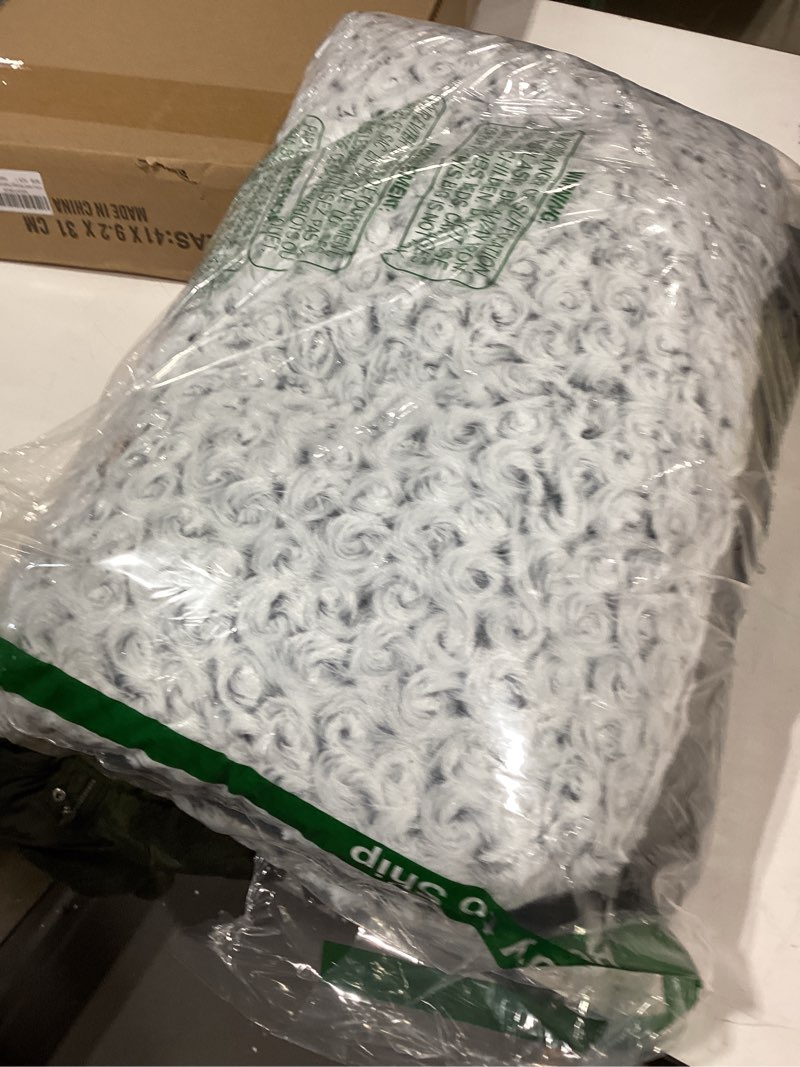 Condition photo showing Good Condition for POCBLUE Deluxe Washable Dog Bed for Small Dogs Dog Crate Mat 23 Inch Comfy Fluffy Kennel Pad Anti-Slip for Dogs Up to 25 lbs, 23" x 17", Grey 23.0"L x 17.0"W x 3.5"Th Grey