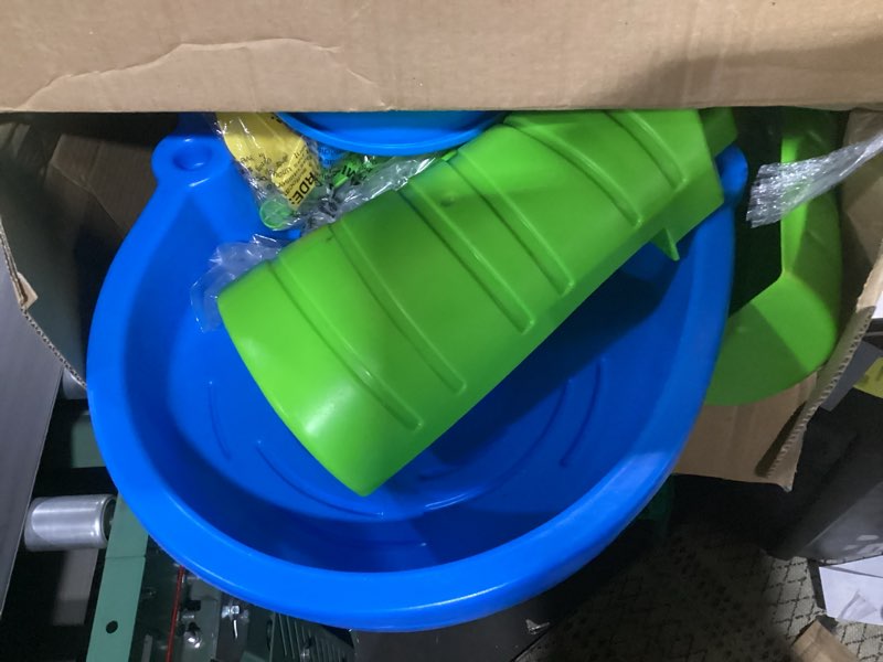 Condition photo showing Good Condition for step2 rain showers splash pond water table with cover, kids water and sand activity sensory playset, summer outdoor toys, 13-piece water toy accessories, for toddlers 1.5+ years old, blue & green rain showers splash pond with cover