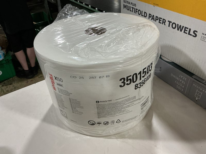 Condition photo showing New/Like New for wypall x50 disposable cloths (35015)  jumbo roll  9.8 x 13.4  white  1 100 sheets per roll