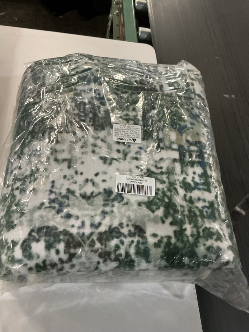 Condition photo showing New/Like New for Season wind Dark Green Living Room 5x7 Large Washable Rugs for Bedroom Dining Room Soft Carpet Non-Slip Non-Shedding for Farmhouse Indoor Dark Green 5'×7'