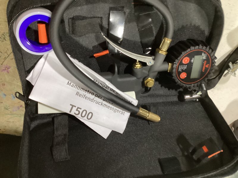 Condition photo showing Good Condition for etenwolf t500 digital tire pressure gauge with inflator, tire gauge 0-250 psi, calibrated to ansi b40.7 grade 2a, air chuck & compressor accessories with storage bag, black