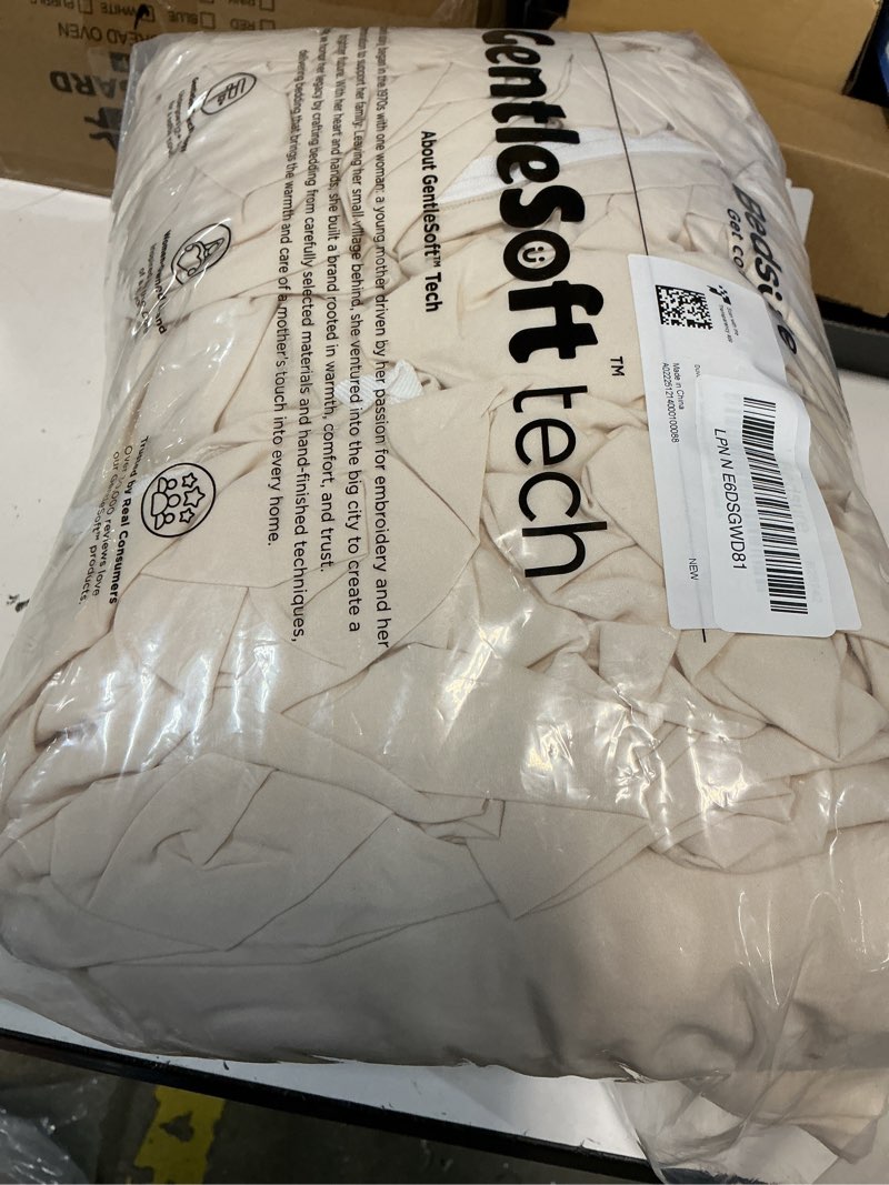 Condition photo showing Good Condition for bedsure cream california king duvet cover - prewashed cotton-like polyester extra soft bedding set, includes 1 cal king duvet cover 104x98 inches with zipper closure & 2 pillow shams, no comforter 02 - cream (no comforter) california king (104" x 98")