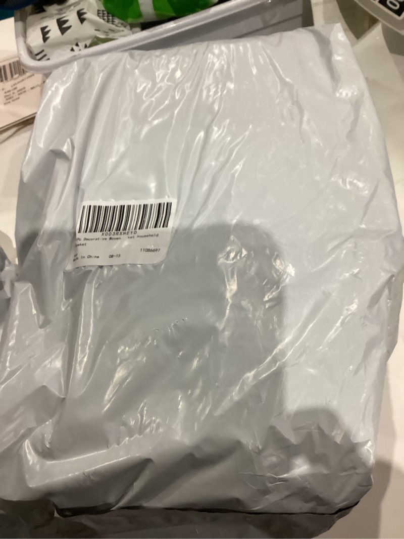 Condition photo showing New/Like New for VOSAREA Wicker Picnic Basket Woven Natural Household Basket with Lid Hand Woven Fruit Hamper Flower Arrangement Basket for Camping Wedding