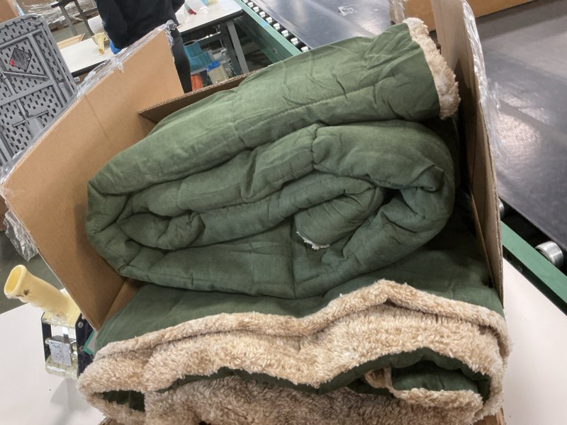 Condition photo showing Good Condition for Eddie Bauer - Queen Comforter Set, Microsuede Bedding with Soft Sherpa Reverse, 3 Piece Bed Set with Matching Pillowcases (Sherwood Green) Queen Sherwood Green