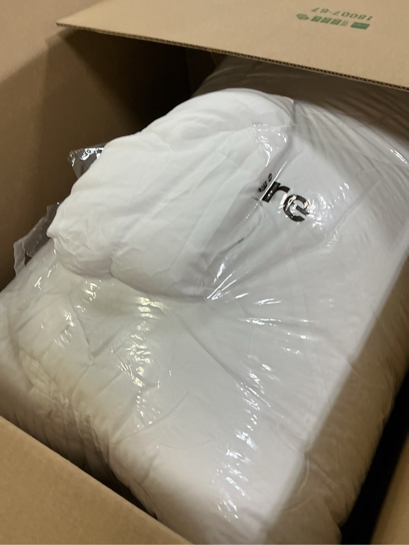 Condition photo showing Good Condition for Bedsure Comforter Duvet Insert - Quilted Comforters Oversized King Size, All Season Duvet, GentleSoft Down Alternative Bedding, with 8 Tabs, Gifts for Women/Men, White, Oversized King 116 x 98 Inches White Oversized King