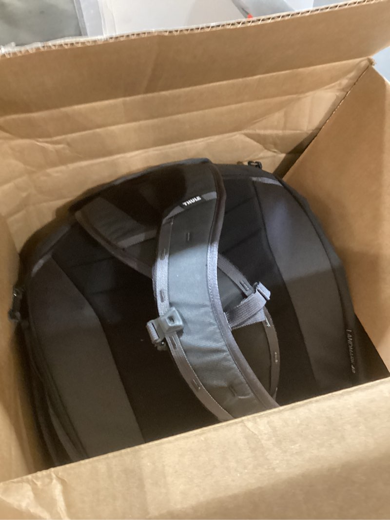 Condition photo showing Good Condition for thule landmark 40l travel pack, obsidian 40l obsidian