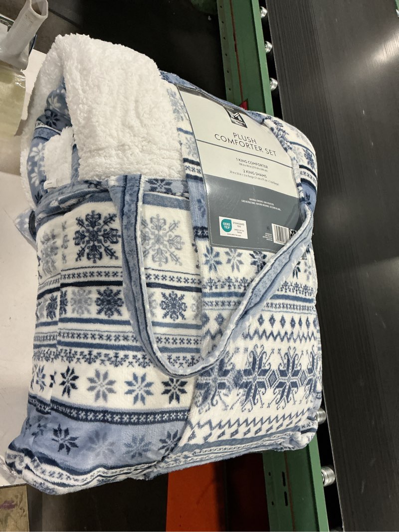 Condition photo showing Good Condition for member's mark 3-piece printed plush comforter sets