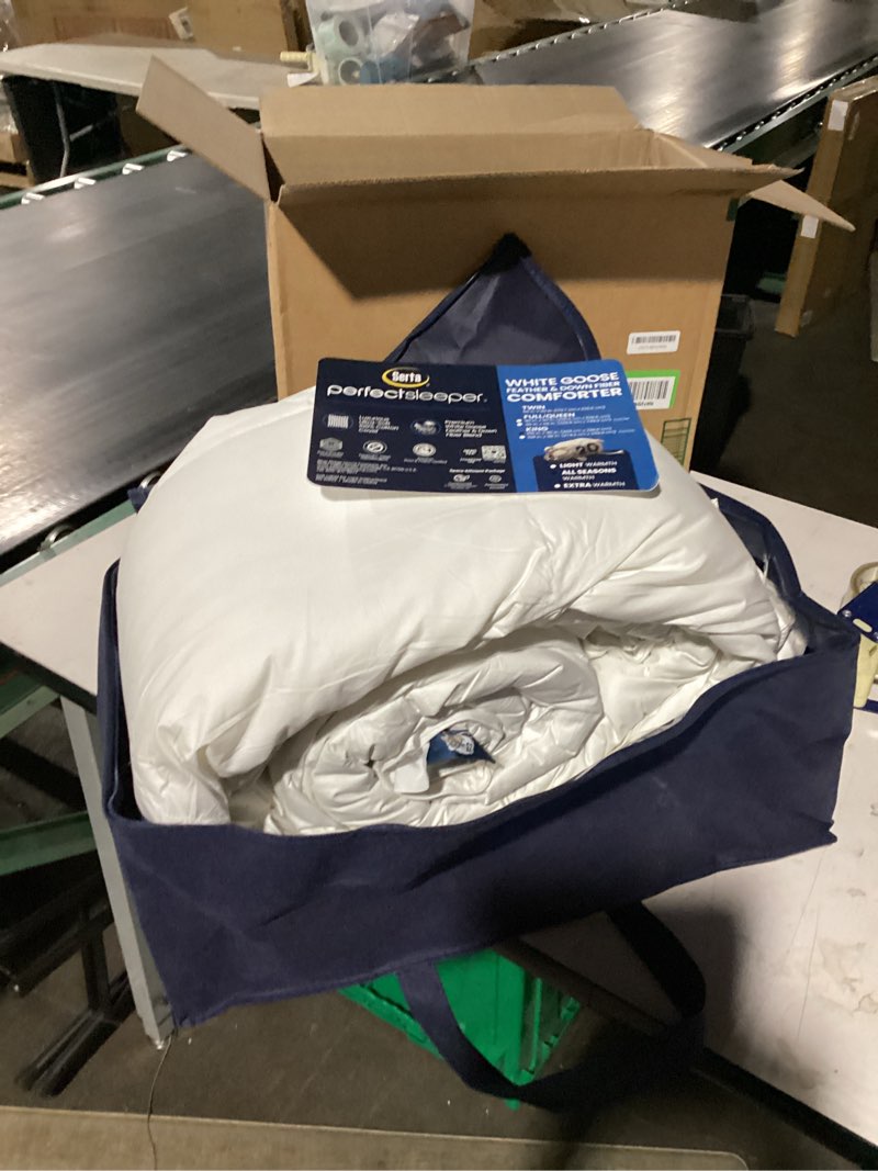 Condition photo showing Good Condition for serta perfect sleeper egyptian cotton down alternative comforter