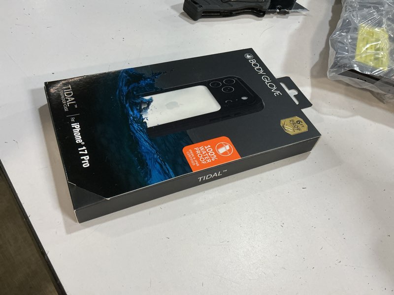 Condition photo showing New/Like New for body glove tidal waterproof phone case for iphone 17 pro - black/clear