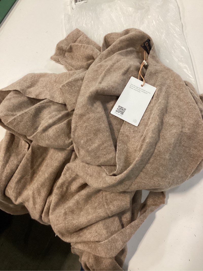 Condition photo showing Good Condition for cashmere robe medium natural