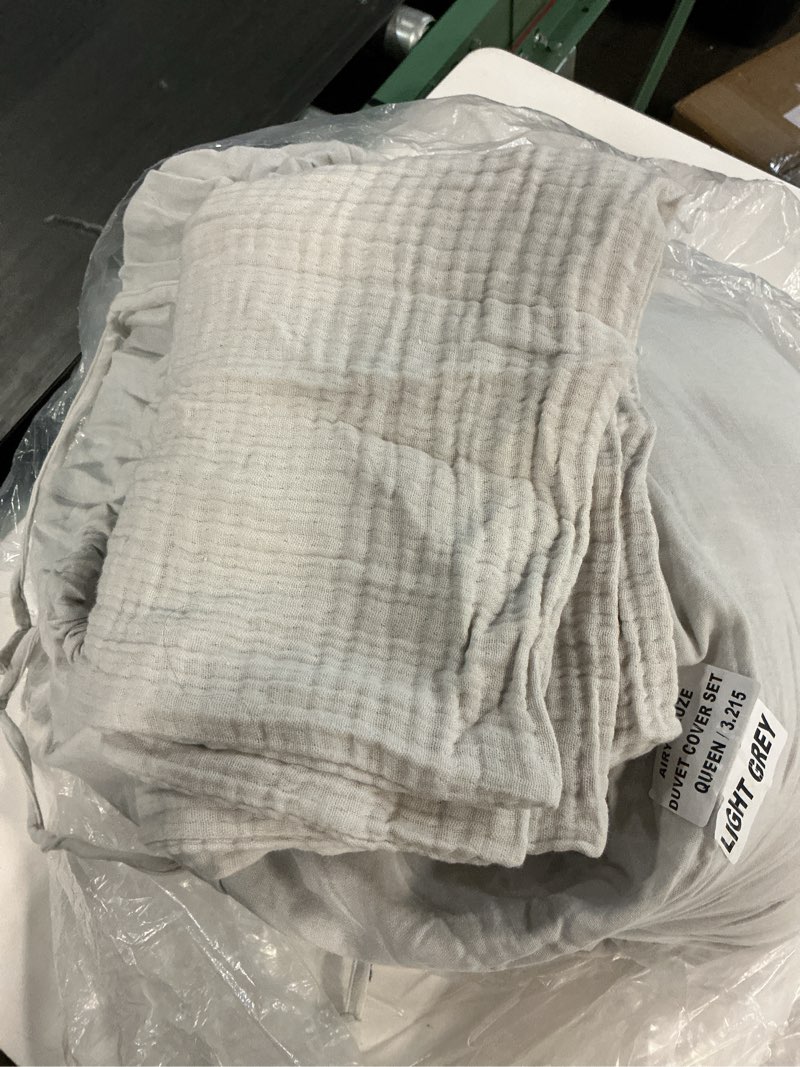 Condition photo showing Good Condition for  quince organic cotton gauze duvet cover set 3 queen 