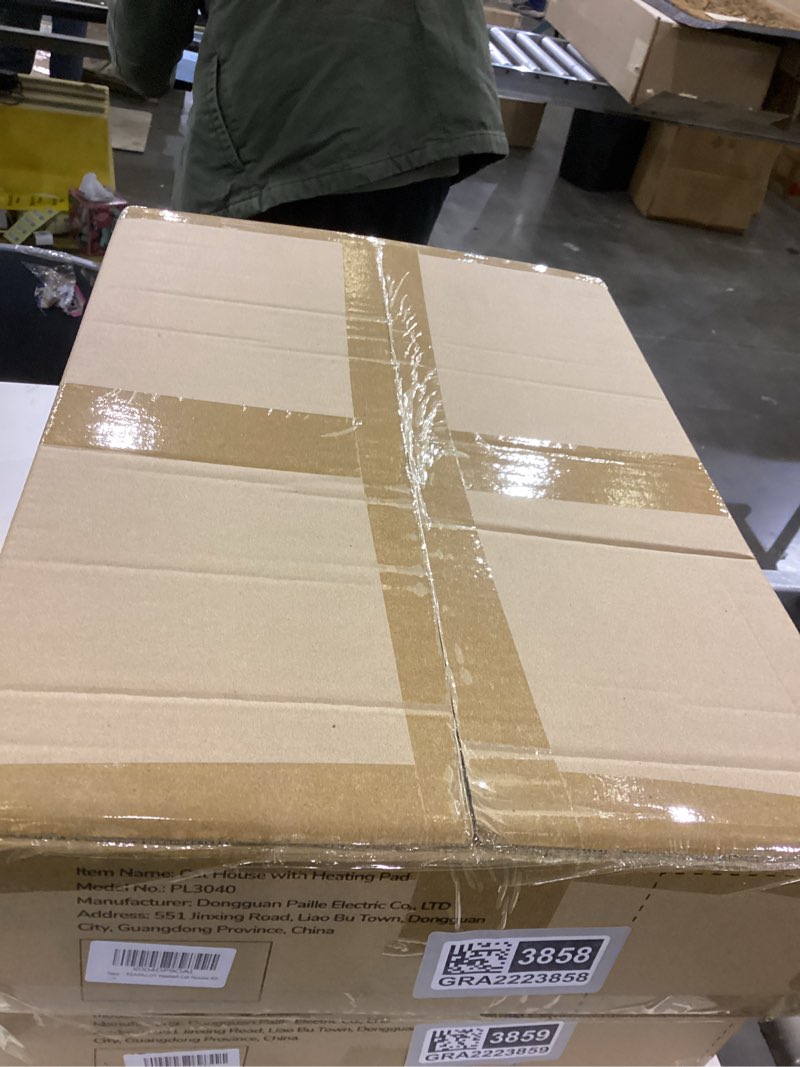 Condition photo showing New/Like New for REAPALOT Heated Cat House for Outside Cat in Winter, Insulated Outdoor Feral Cat Shelter with Cat Heating Pad, Elevated Heated Kitty House for Multiple Cats (Green, S(16.3"x13"x19.5")) Green S-16.3"x13"x19.5"