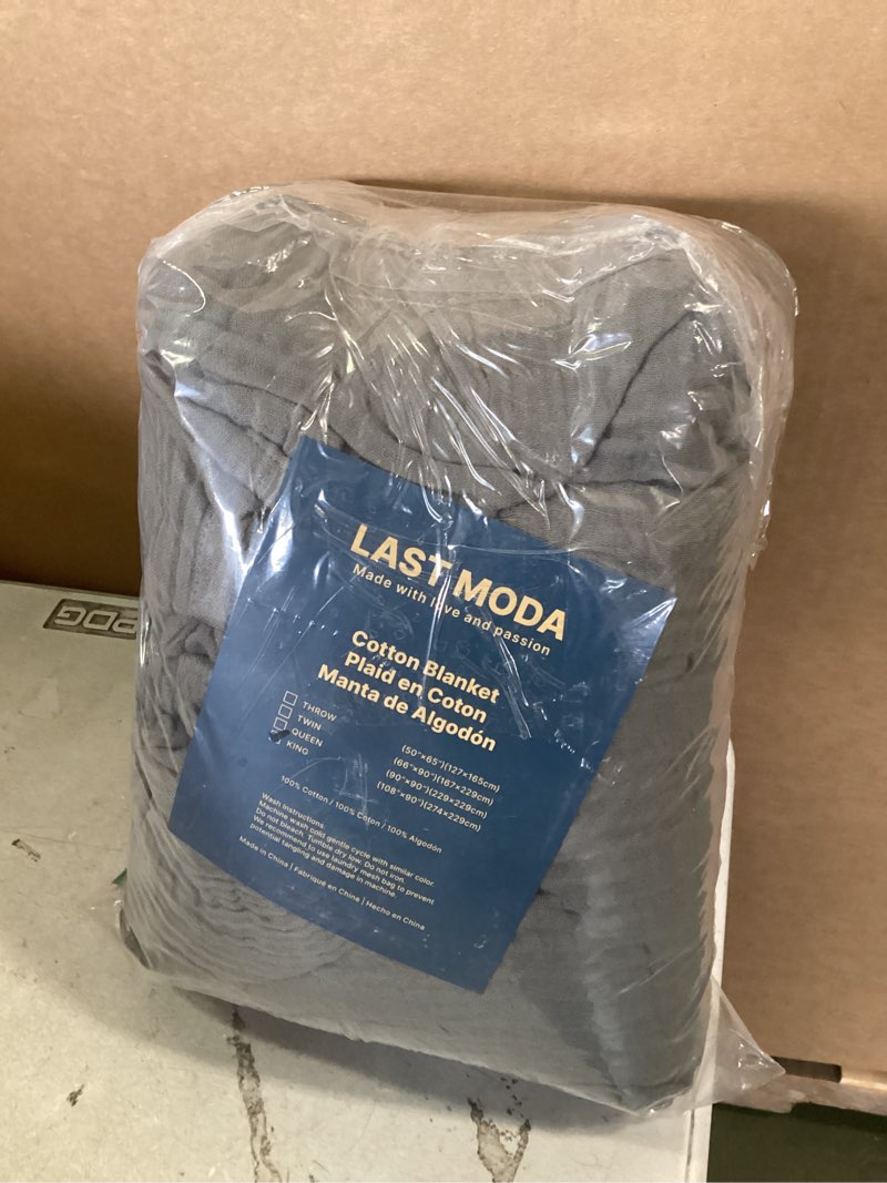 https://lotting-media.assets.bidfta.com/lotting_71d7f694-08f9-4592-8268-6c52f349daec