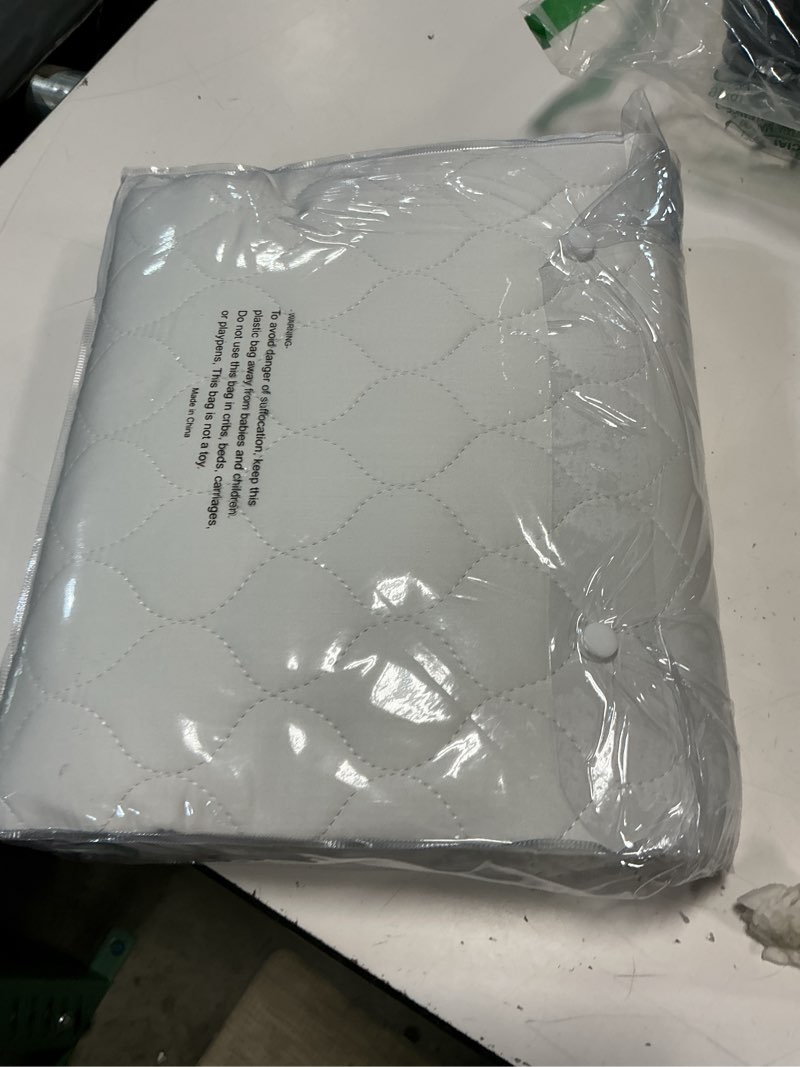 Condition photo showing Good Condition for hygge sheets®? organic washable incontinence bed pads with tucks - 100% waterproof reusable mattress protector underpads - rayon derived from bamboo - queen queen bed 1