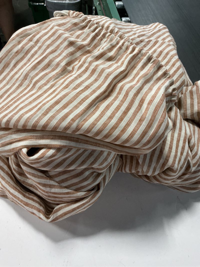 Condition photo showing As Is for european linen fitted sheet set  ( queen size )