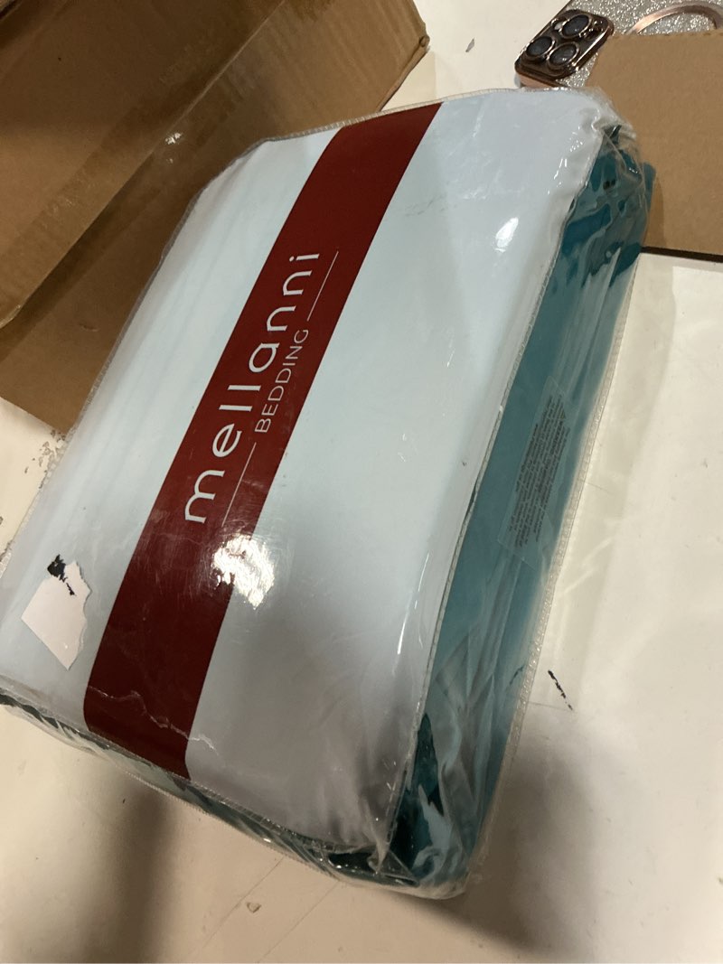 Condition photo showing Good Condition for mellanni king sheets set - 4 pc iconic collection bedding - hotel luxury, extra soft, cooling bed sheets - wrinkle, fade, stain resistant (king, teal) 1455 teal king