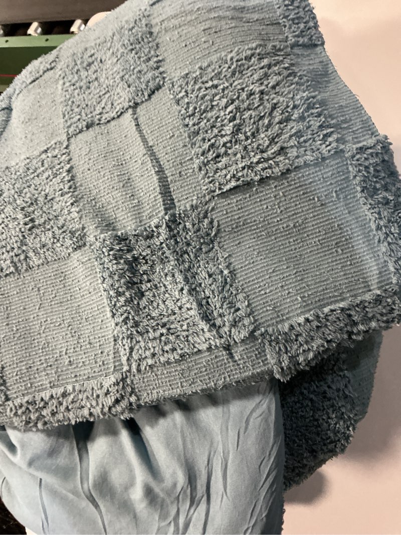 Condition photo showing Good Condition for Bedsure Queen Size Comforter Set Mineral Blue, Boho Tufted Bed Set, Checkered Farmhouse Shabby Chic Bedding, 3 Pieces, 1 Plaid Geometric Comforter and 2 Pillow Shams Queen 12 - Mineral Blue - Tufted Checkboard