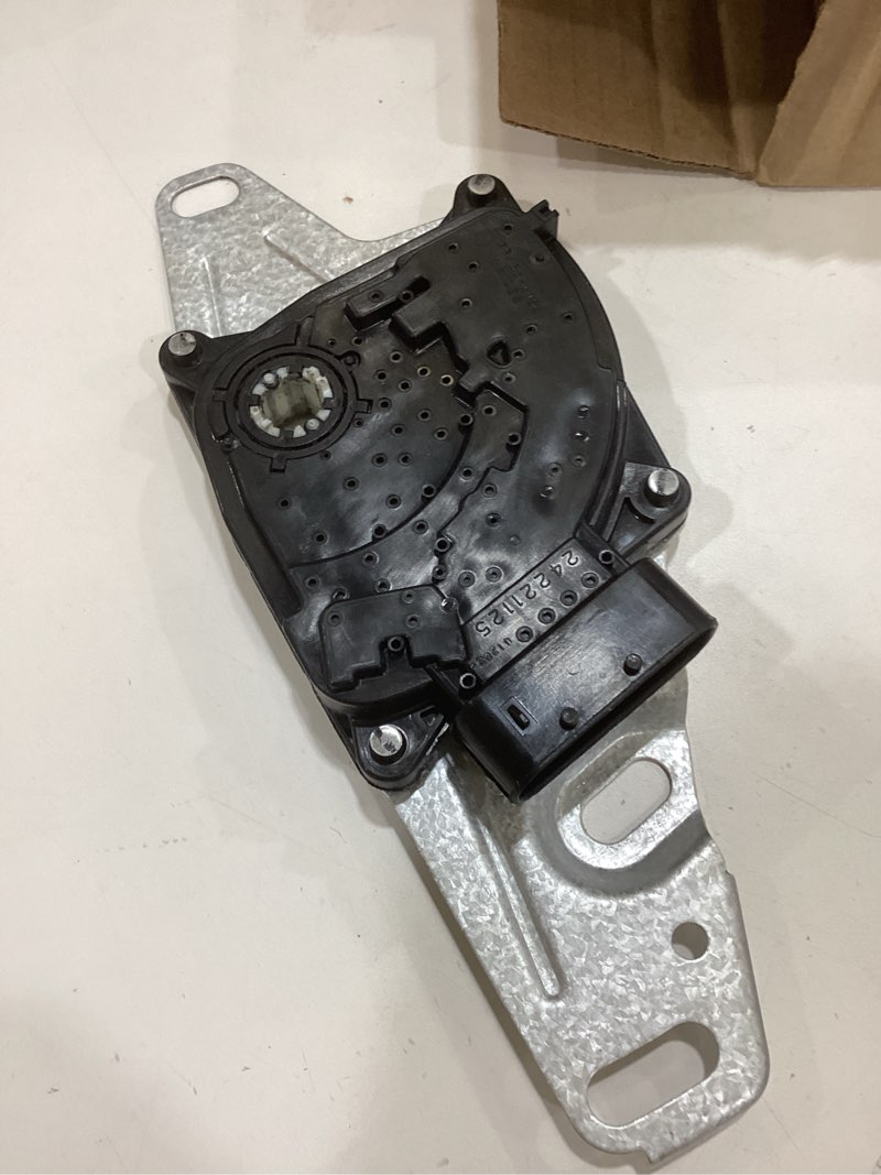 Condition photo showing Good Condition for gm genuine parts d2257c (24221125) park/neutral position and back-up lamp switch