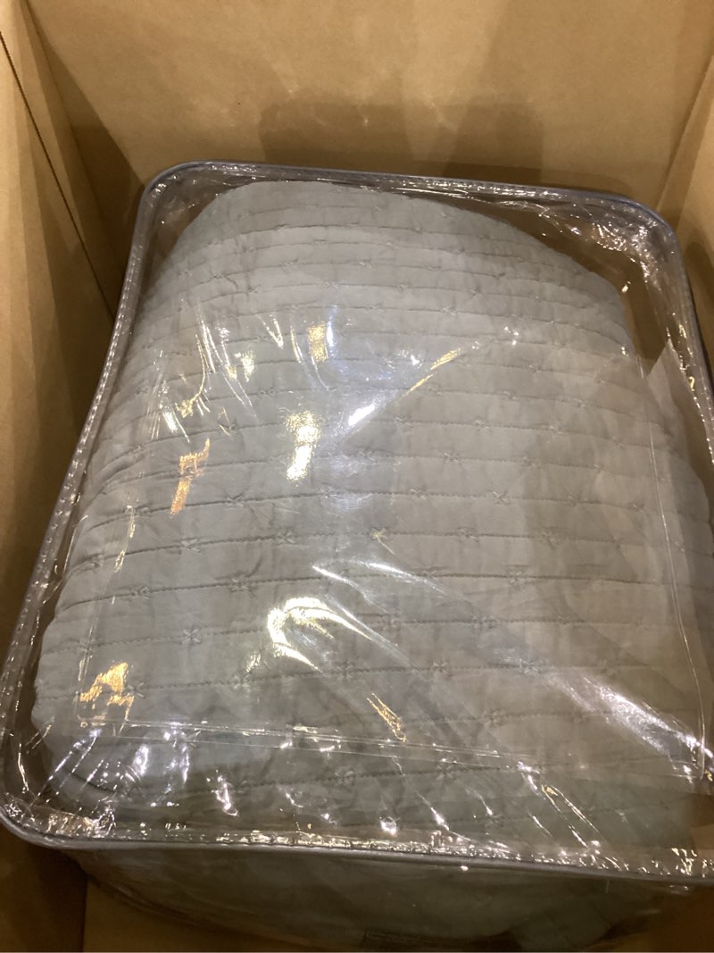 Condition photo showing New/Like New for Queen mattress pad