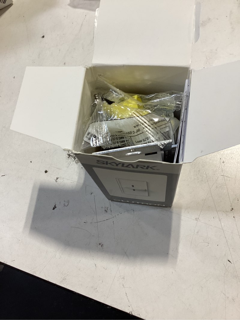 Condition photo showing Good Condition for lutron electronics co. sfsq-f-wh skylark fan control, white