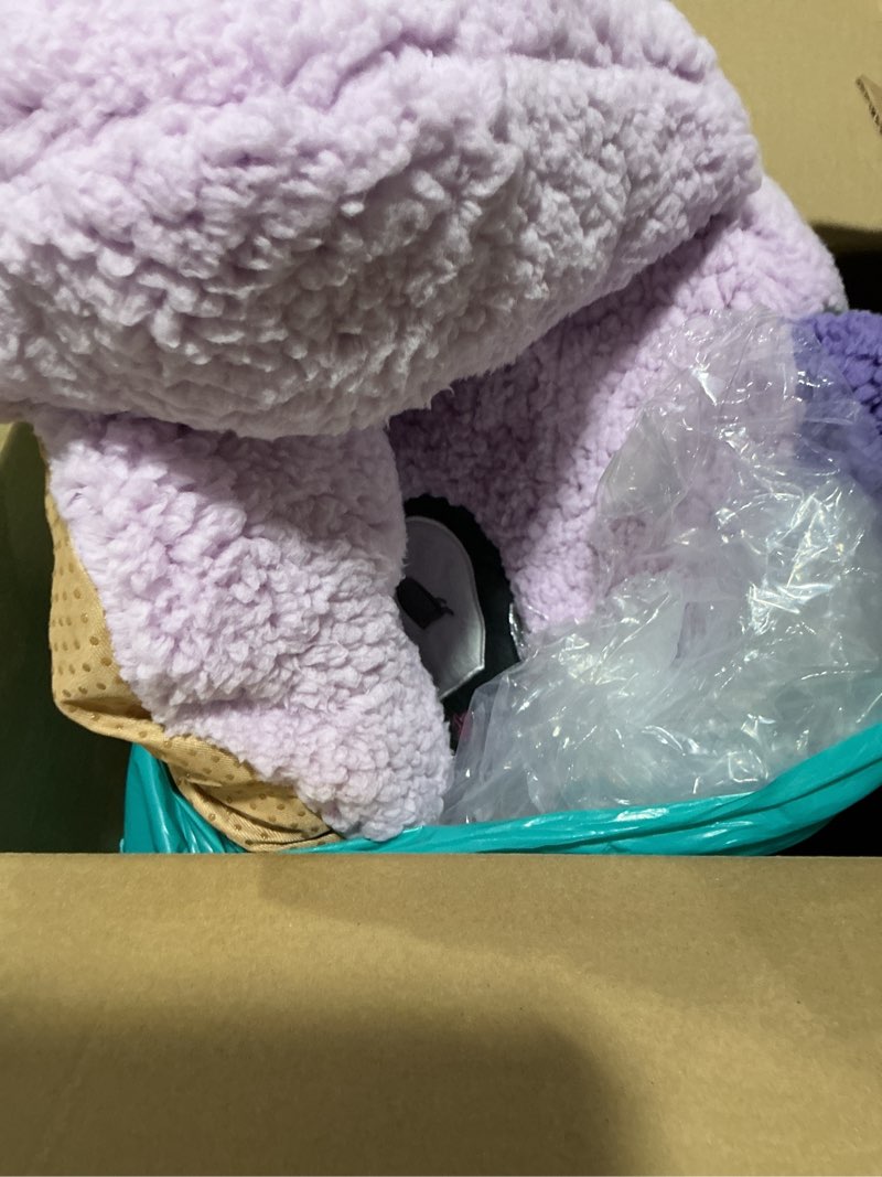 Condition photo showing Good Condition for (Similar to) WNPETHOME Calming Dog Bed Cat Bed Donut, Faux Fur Pet Bed Self-Warming Donut Cuddler, Comfortable Round Plush Dog Beds (20 x 20 x 8 Inch, Light Pink) 20\"L x 20\"W x 8\"Th light pink