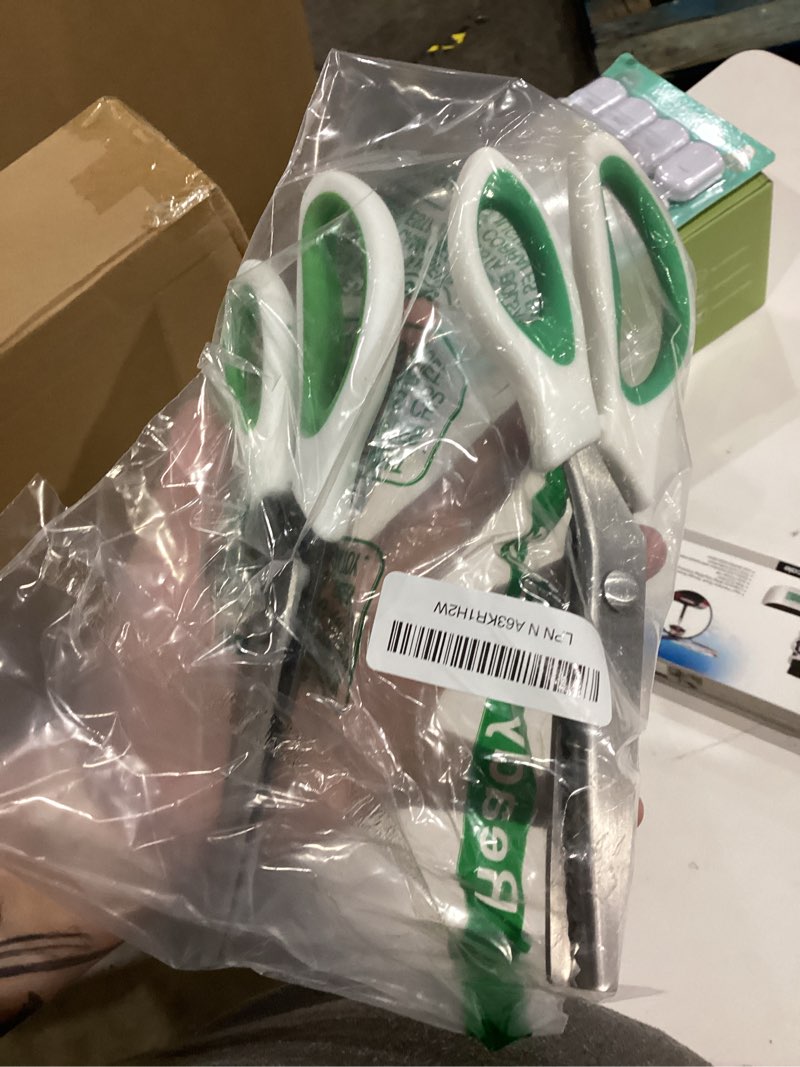 Condition photo showing As Is for Amylove 2 Pcs Pinking Shears Scissors for Fabric Cutting Scalloped 7mm, Serrated 5mm Felt Craft Scissor Zig Zag Cut Sewing 9.2" Handheld Jagged Dressmaking for Leather Clothing Paper(Green, White) Green, White Scalloped 7mm, Serrated 5mm