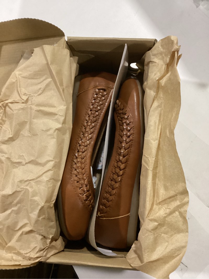 Condition photo showing Good Condition for Earth Women's Jett Ballet Flat 6.5 Brown 210