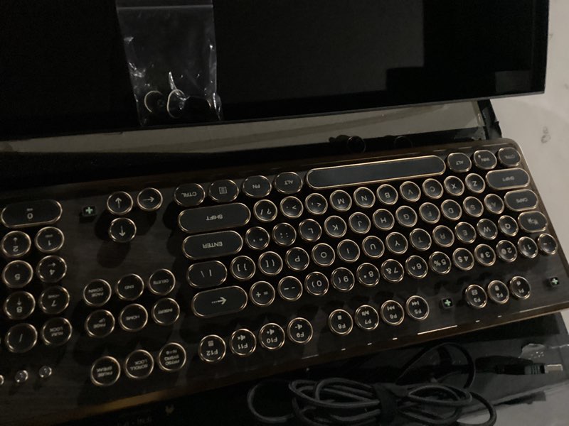 Condition photo showing New/Like New for rk104 retro mechanical keyboard, wired full-size 104 keys with typewriter round keycaps, wooden grain, n-key rollover, green linear switches, qmk/via programmable, ideal for retro lovers