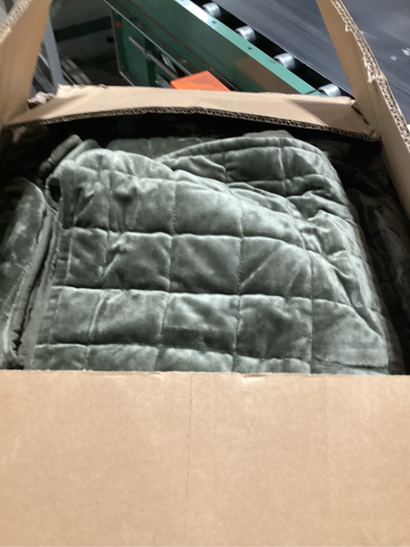 Condition photo showing Good Condition for recyco luxury velvet quilt set king size, lightweight velvet comforter set, oversized bedspread coverlet quilted bedding set, with 2 matching pillow shams, for all season, olive green king/cal king (108" x 92") olive green
