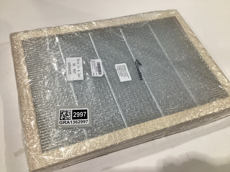 Condition photo showing Good Condition for Geelin 2 Pack 8 Frame Wooden Bound Metal Queen Excluder Timber Bound Metal Frame Excluder Separating Queen Bees Bee Hive Frames for Bee Hive Beekeeping Supplies Beekeeping Tools