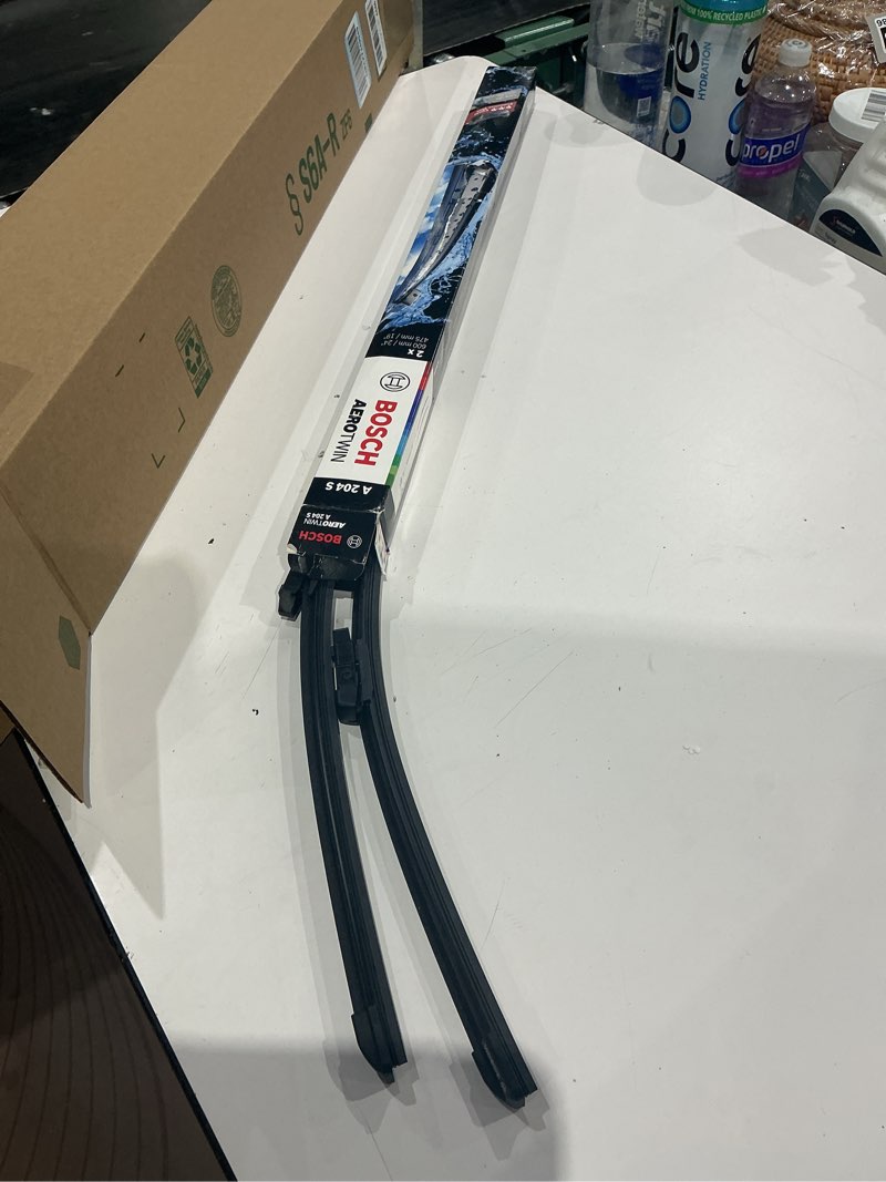 Condition photo showing Good Condition for bosch 3397014204 aerotwin oe replacement wiper blades driver & passenger side - set of 2 (24" & 19") combo pack (24" & 19") mercedes top lock