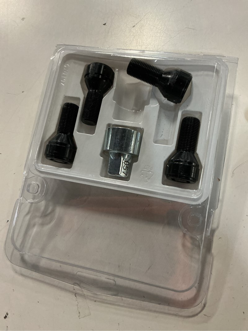 Condition photo showing Good Condition for lockable wheel bolt rim locks m14x1.25 compatible with bmw 228i 328d 328i 335i 428i 435i 528i 535d 535i 650i x1 x2 x3 x4 x5 x6 x7 z4 m2 m3 m4,replace for 36136792851