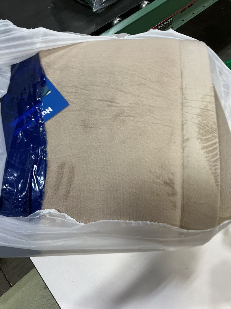 Condition photo showing Good Condition for Stylish Coral Velvet Baby Play Mat for Floor 47" x 67" Beige – Soft 1" Thick High-Density Memory Foam Nursery Rug,Kids Rug with Non-Slip Backing for Crawling & Playing, Playroom Rug, Kids Carpet Beige 47" x 67"