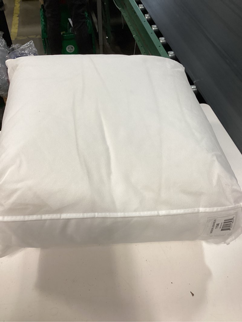 Condition photo showing New/Like New for goose comforter king/cali king