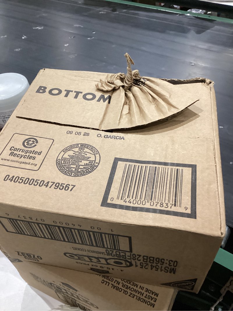 Condition photo showing New/Like New for OREO Chocolate Sandwich Cookies, 10 Snack Packs (4 Cookies Per Pack) 15.9 oz