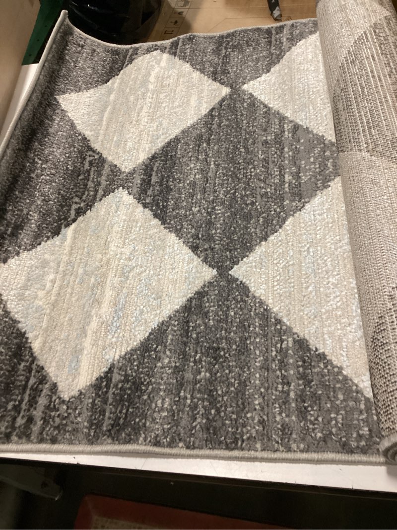 Condition photo showing Good Condition for Customer Reviews for nuLOOM Gianna Gray 9 ft. x 12 ft. Contemporary Geometric Area Rug