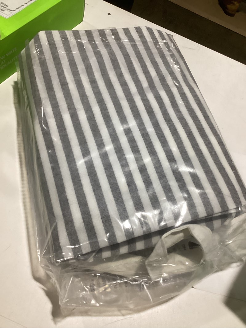 Condition photo showing Good Condition for Lifewit Medium Lunch Bag Insulated Lunch Box Soft Cooler Cooling Tote for Adult Men Women, Black 12-Can (9L) Black Medium(9L)