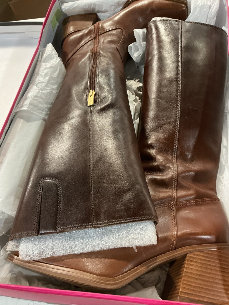 Condition photo showing New/Like New for vince camuto womens sangeti1 9.5 chocolate fade leather narrow calf