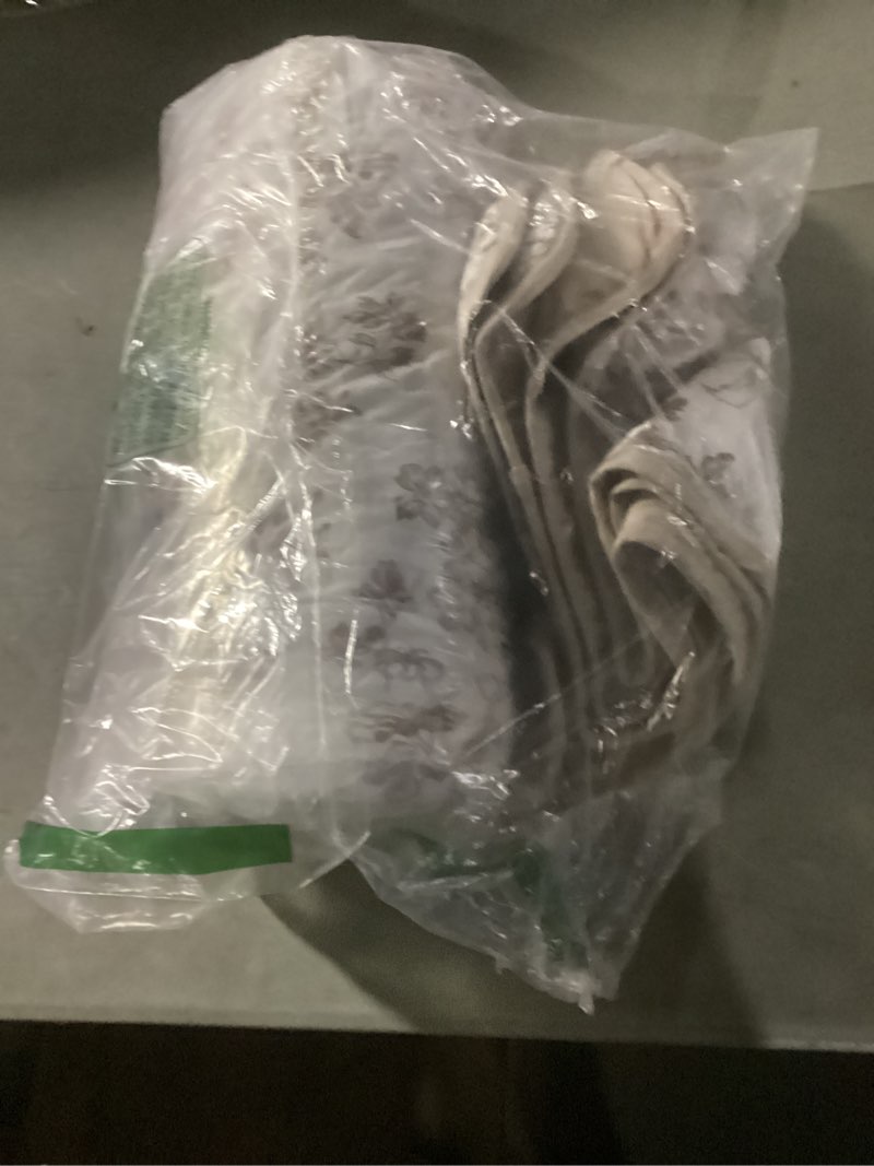 Condition photo showing Good Condition for wongs bedding queen size quilt set, brown quilt bedding set with 2 pillowcases, botanical quilt for queen bed, soft microfiber lightweight coverlet bedspread for all season (96"×90", 3 pieces) brown queen(96"w×90"h)