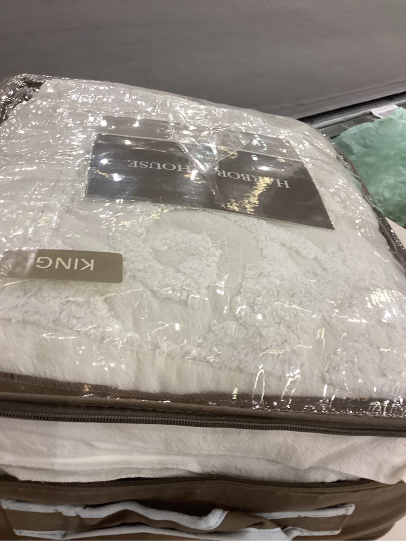 Suzanna Tufted Chenille Embroidered Medallion 3 Piece Cotton Duvet Cover Set