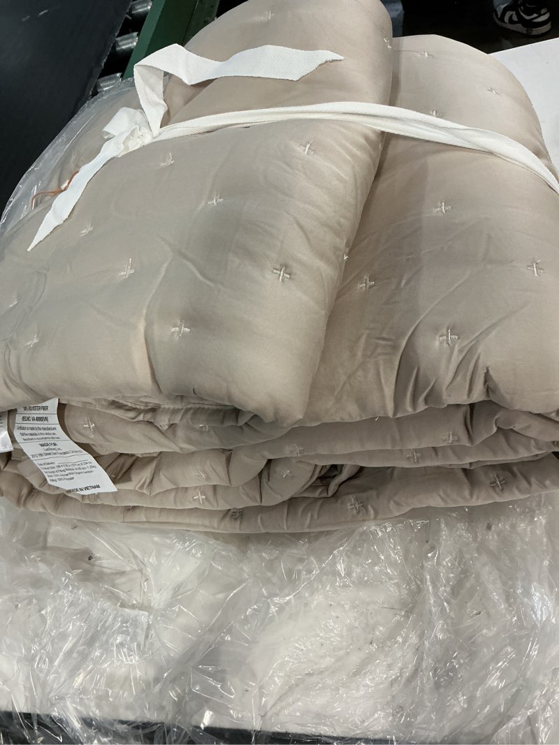 Condition photo showing Good Condition for quince bamboo dream quilt sand, king/cal king , sand