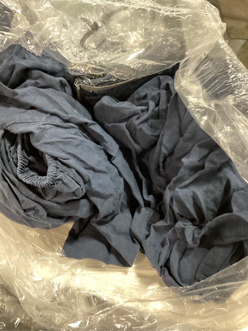 Condition photo showing Good Condition for european linen sheet set, queen, navy